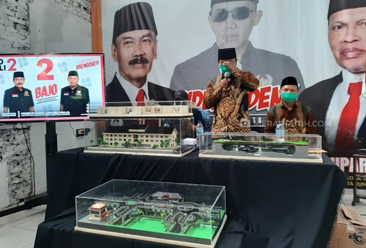 Paslon nomor urut 02 Bagyo Wahyono-FX Supardjo menunjukkan empat desain infrastruktur mega proyek, Selasa (24/11). (MP/Ismai)