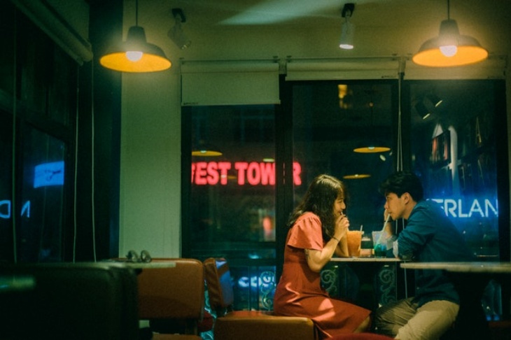 Temukan Kado Valentine Terbaik Sesuai dengan Bahasa Cinta Pasangan