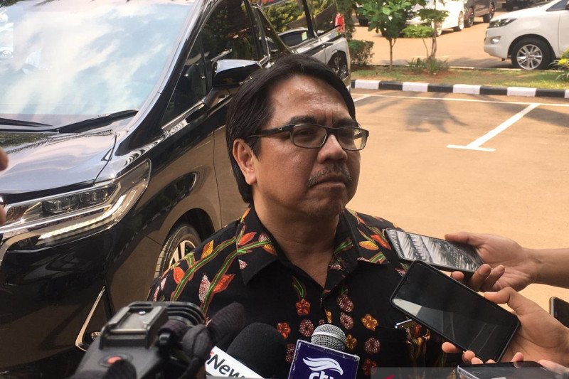 Ade Armando penuhi panggilan penyidik Polda Metro Jaya, guna menjalani pemeriksaan sebagai saksi terlapor dalam perkara dugaan pencemaran nama baik meme Gubernur DKI Jakarta Anies Baswedan. ANTARA/Fia