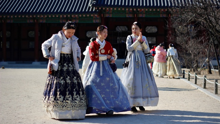 Melihat Perbedaan Korea Selatan dan Utara dari Segi Fashion