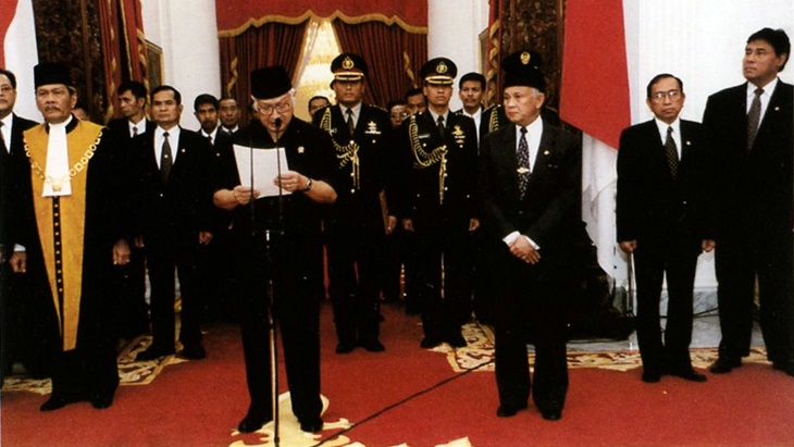 Suharto Lengser!