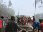 Akses Wisata Bromo dari Malang Longsor, Hanya Bisa Dilewati Roda 2