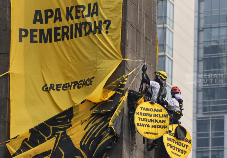 Polisi Usut Cara Aktivis Greenpeace Panjat Patung Selamat Datang Bundaran HI, CCTV Bakal Dipelototi