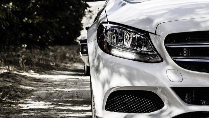 Warna Mobil Putih yang Tetap Kinclong