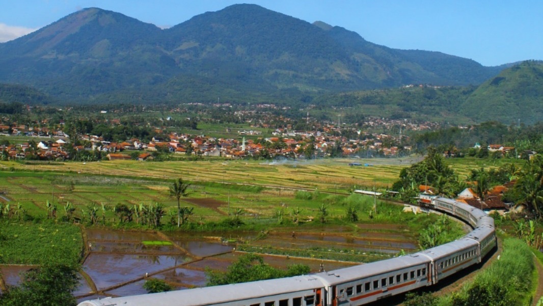 Murah Banget! Simak Nih Cara Naik Kereta Jakarta - Bandung Hanya Ongkos Rp 16 Ribu