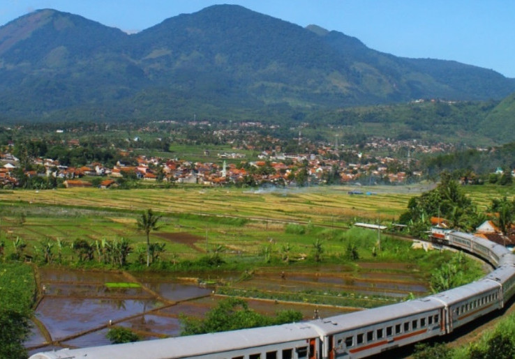 Murah Banget! Simak Nih Cara Naik Kereta Jakarta - Bandung Hanya Ongkos Rp 16 Ribu