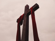 Patung Yesus Kristus Tertinggi di Dunia Merdesa di Danau Toba