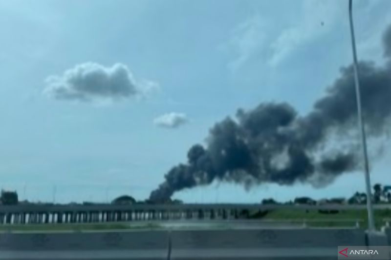 Runway 3 Bandara Soekarno-Hatta Ditutup Imbas Asap Kebakaran Pabrik Plastik