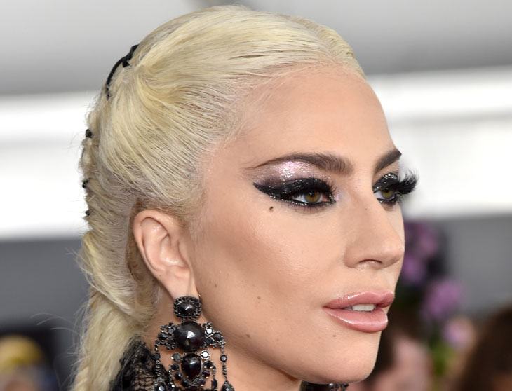Jelang Tampil di Video Music Awards, Lady Gaga Berendam Es Batu