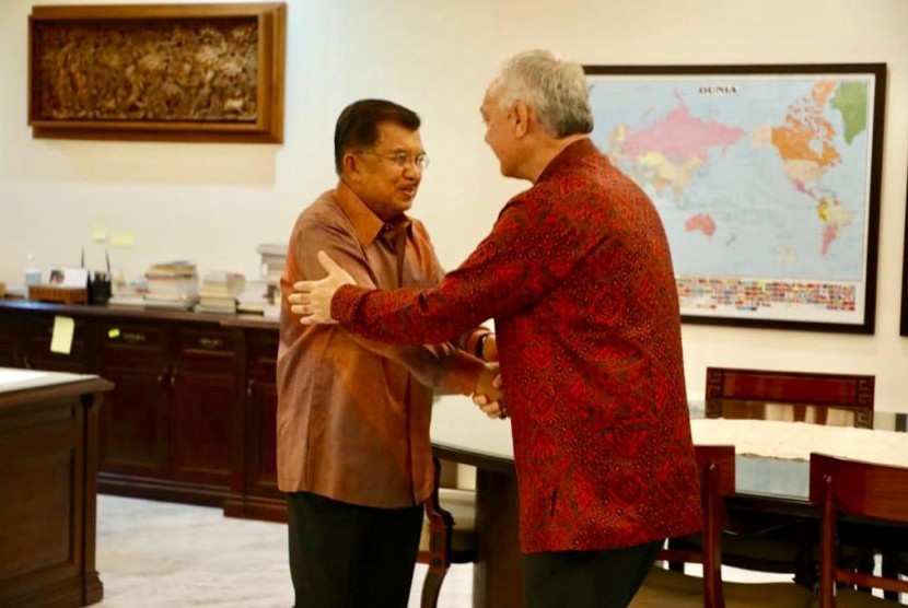 Pulang Kampung, Dubes Selandia Baru Bawa Bungkusan Rendang