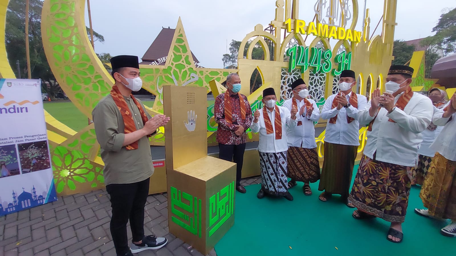 Wali Kota Solo Gibran Rakabuming Raka membuka event Semarak Ramarak di halaman Balai Kota Solo, Sabtu (2/4). (MP/Ismail)