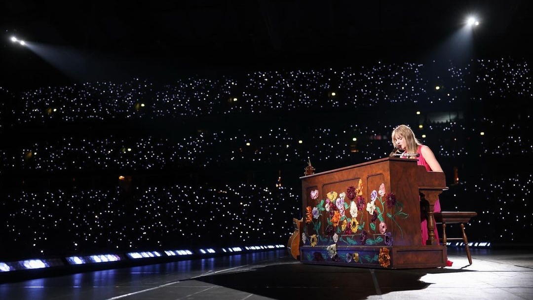 Taylor Swift Tampilkan Video Musik 'I Can Do It With a Broken Heart' di Eras Tour London