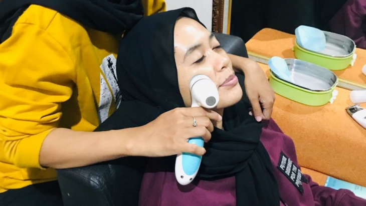 Treatment yang dilakukan Ira (Foto: MP/Teresa Ika)