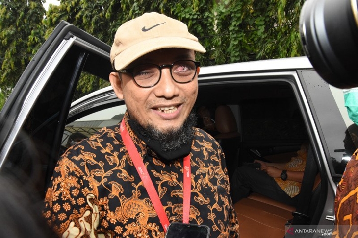 Dokumentasi-Penyidik KPK Novel Baswedan memberikan keterangan kepada wartawan usai memenuhi undangan Komisi Kejaksaan di Jakarta, Kamis (2/7/2020). ANTARA FOTO/Indrianto Eko Suwarso/hp.
