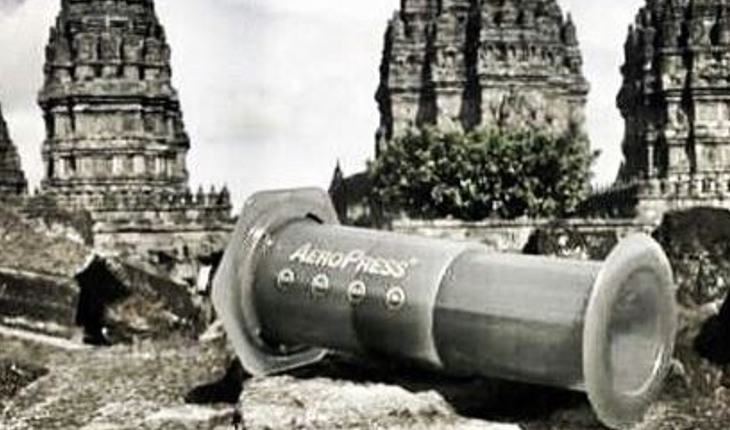Adu Kemampuan Menyeduh Kopi di Candi Prambanan