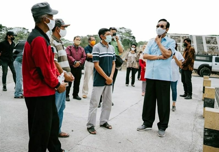 Sri Sultan Hamengkubuwono X Saat meninjau lokasi penambangan di lereng Merapi. (Foto: MP/Humas Kepatihan DIY)