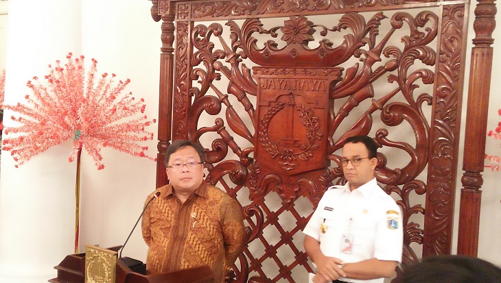 Bambang Brodjonegoro bersama Gubernur DKI Jakarta Anies Baswedan