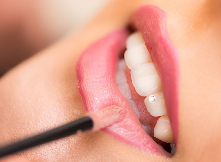 Makeup natural identik dengan bibir ombre menawan. (Foto: Pixabay/CihanU44)