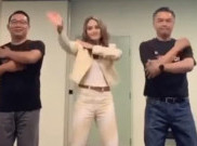 Jawa Barat Dikepung Banjir, Ridwan Kamil Asyik TikTok Bareng Cinta Laura
