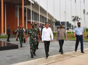Jokowi ke Bangka Belitung Tinjau Pabrik Timah dan Bagikan Bansos