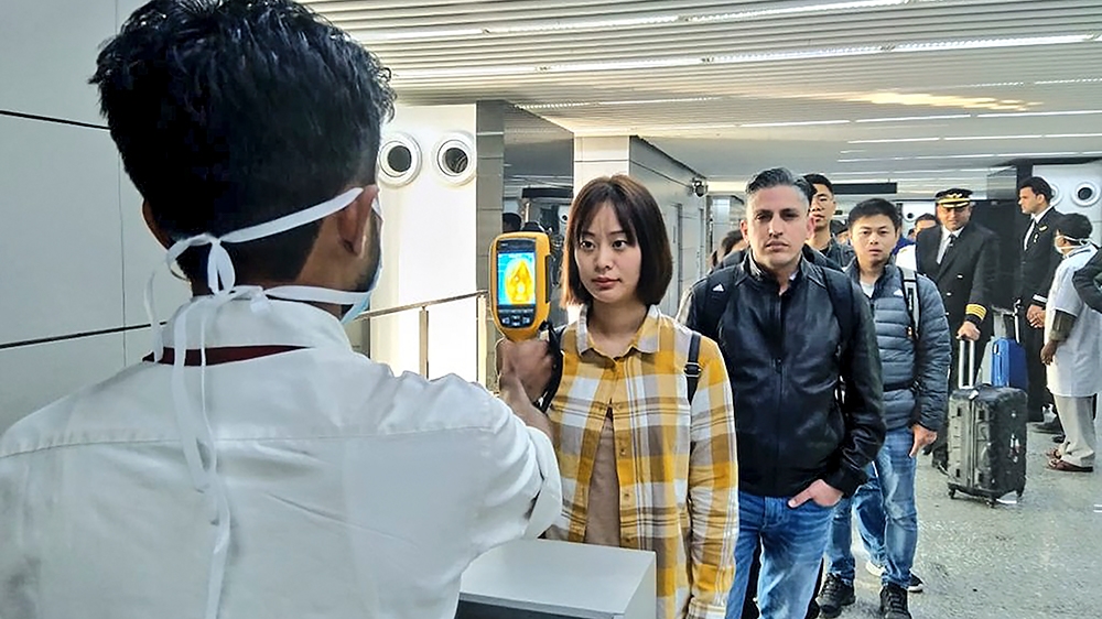 Alat pengecek suhu. (Foto Al Jazeera)