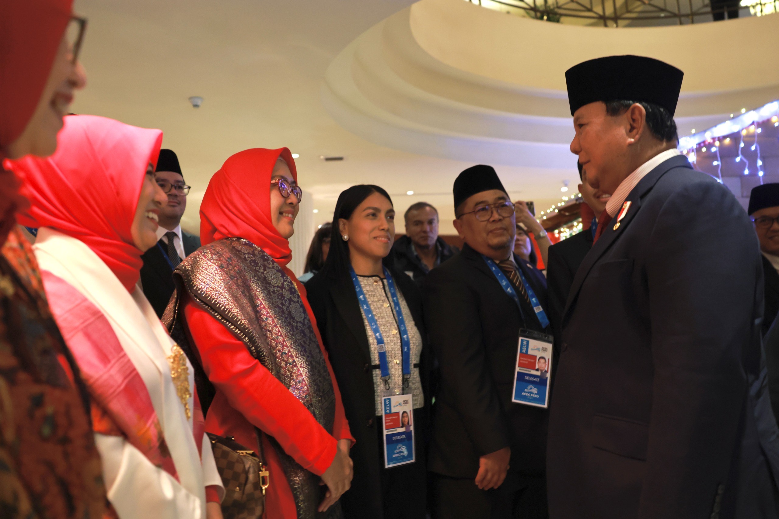 Prabowo Disambut Ibu-ibu KBRI Peru, Disiapkan Makanan Khas Indonesia hingga Didoakan