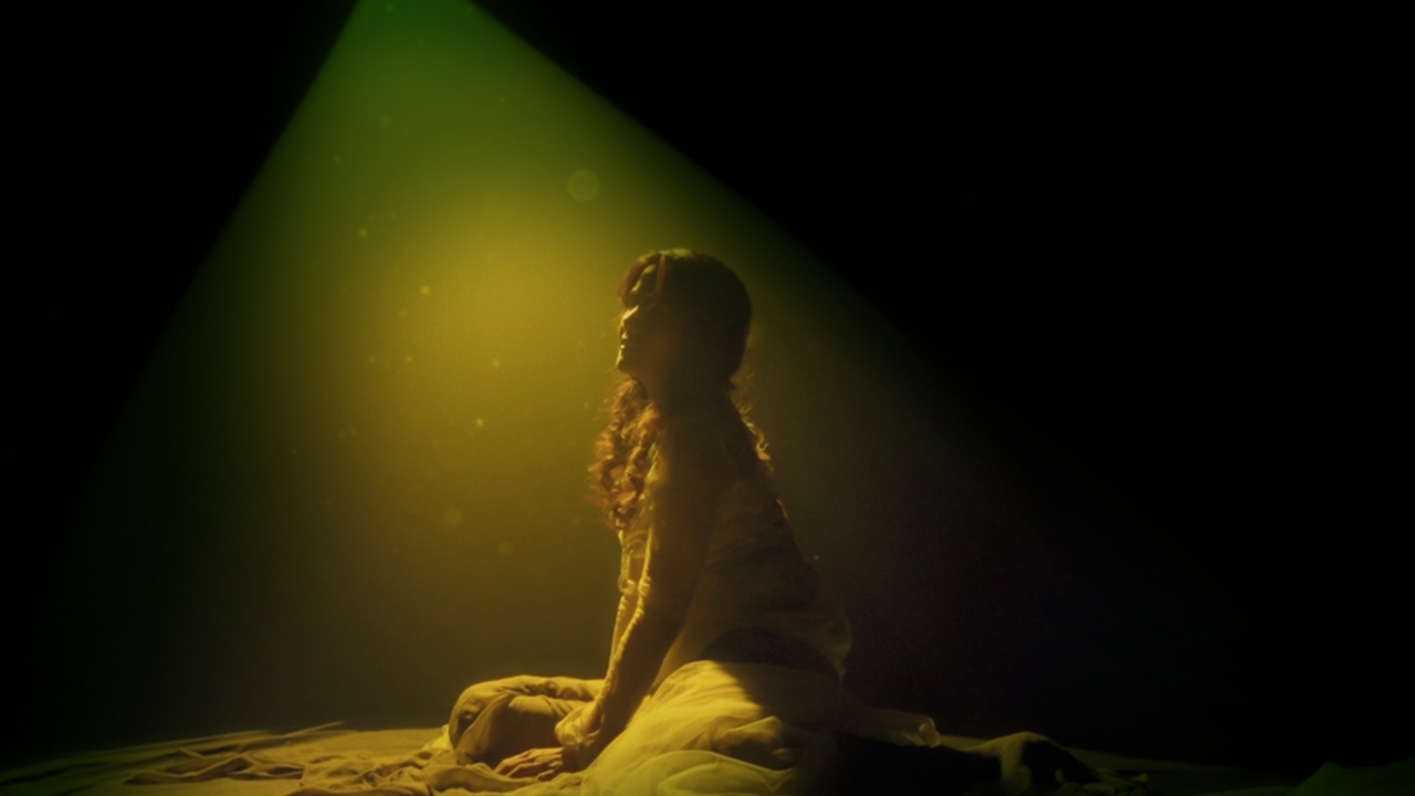 OST Film Horor 'Penunggu Rumah: Buto Ijo' Resmi Dirilis, Ardina Rasti Hadirkan Nuansa Dark Pop lewat 'Suatu Hari Kamu Akan Mengerti'