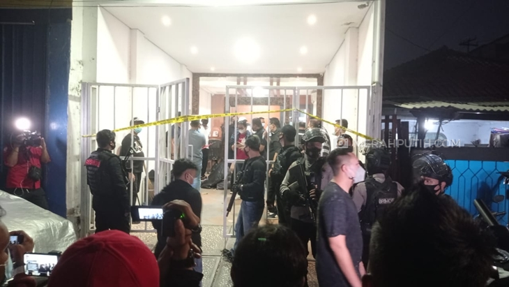 Penggeledahan di bekas Markas FPI di Jalan Petamburan III, Tanah Abang, Jakarta Pusat. (Foto: MP/Kanugrahan)