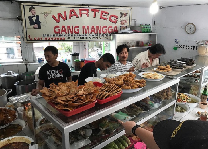 5 Warteg yang Bisa Jadi Rekomendasi Makan Siang Anda