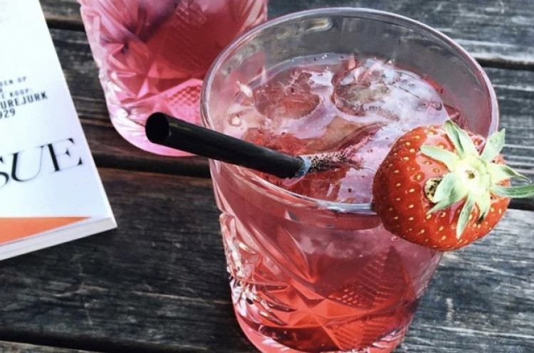 Strawberry Lemonade untuk Menyegarkan Harimu