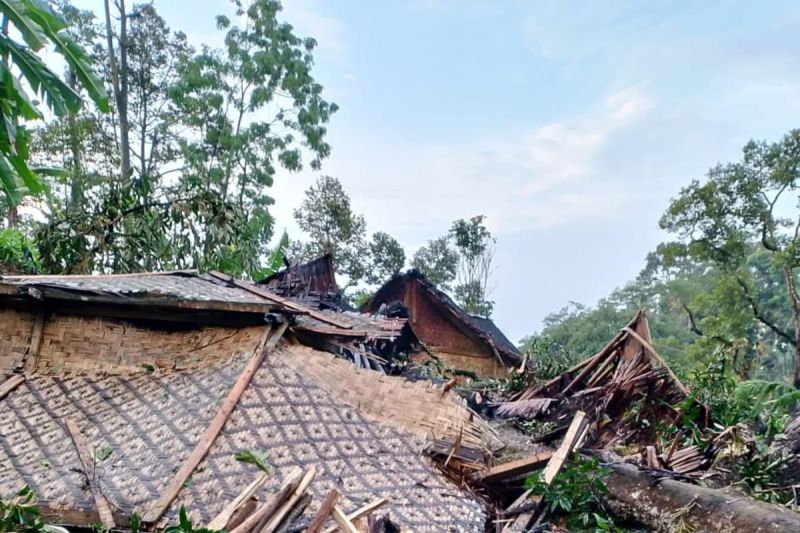 Pemukiman Suku Badui Diterjang Puting Beliung, Kerugian Capai Rp 350 Juta