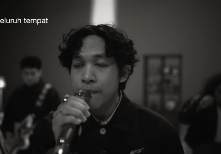 Lirik Lagu Semua Lagu Cinta Terdengar Sama Hindia, Lengkap dengan Makna