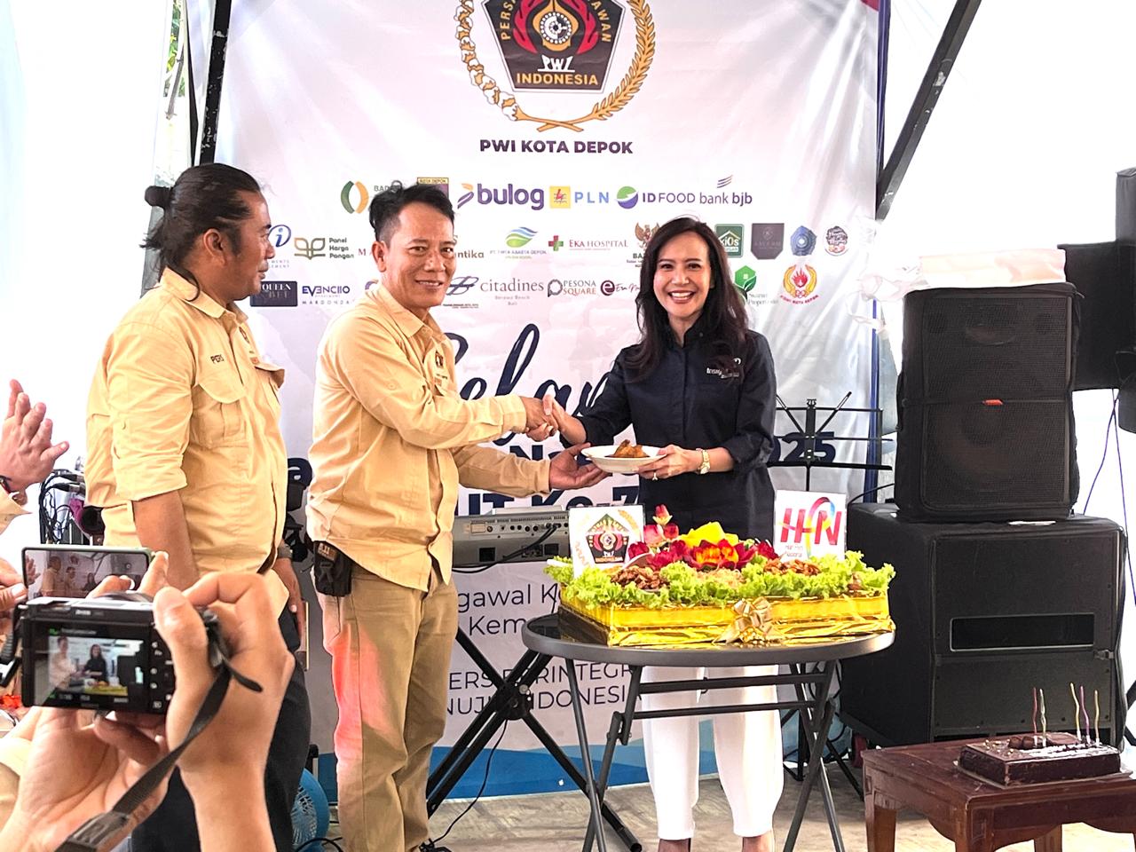 Gelar Pasar Murah, PT IIM Tunjukkan Kepedulian terhadap Sesama di Momen Peringatan Hari Pers Nasional