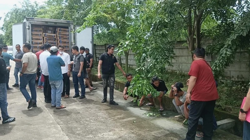3 Truk Daging Beku Lebaran Kedaluwarsa Gagal Beredar di Cikupa, Beratnya 9 Ton