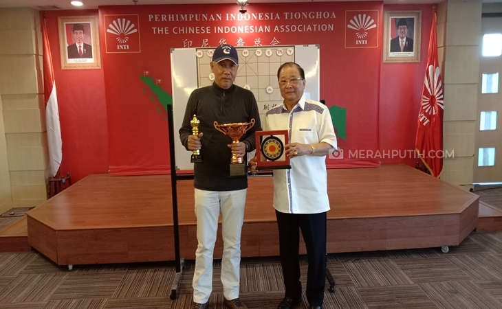 Di Bawah Kepemimpinan Teddy Sugianto Catur Gajah Sabet Dua Trofi Juara Dunia
