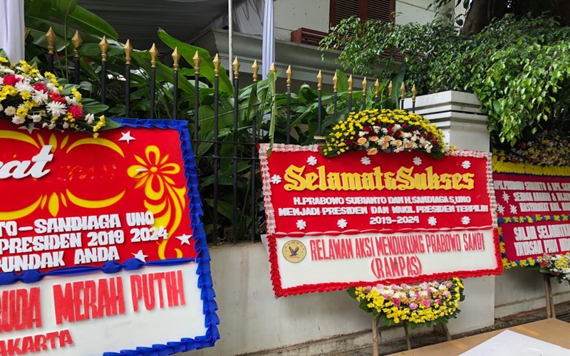Karangan bunga di Rumah Prabowo