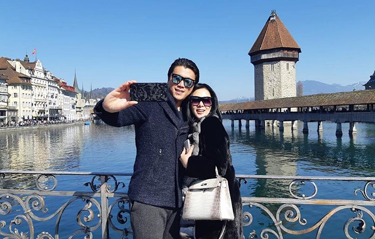 Momen Mesra Bulan Madu Syahrini & Reino Barack di Swiss