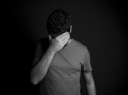 Cara Terbaik Menghibur Teman yang Sedang Berduka