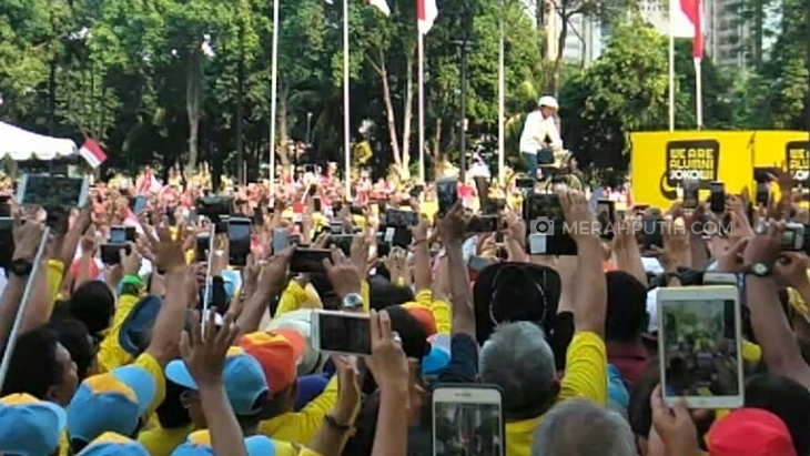 Naik Sepeda Bambu, Jokowi Hadiri Deklarasi Dukungan Alumni UI
