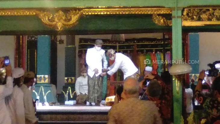 Upacara Tasyakur Jumenengan Sultan Sepuh ke-XV Keraton Kasepuhan Cirebon Pangeran Raja Adipati (PRA) Luqman Zulkaedin. (Foto: MP/Mauritz)