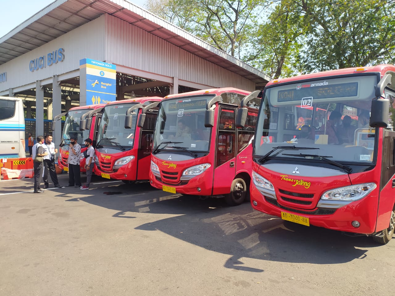 Bus Trans Jateng melayani rute Terminal Tirtonadi Solo dan Terminal Sumberlawang, Sragen, Selasa (1/9). (MP/Ismail).