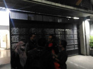 KPK Bawa Dua Koper Usai Geledah Kantor Dirut PT Manira Arta Mandiri
