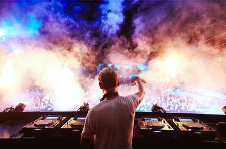 DJ