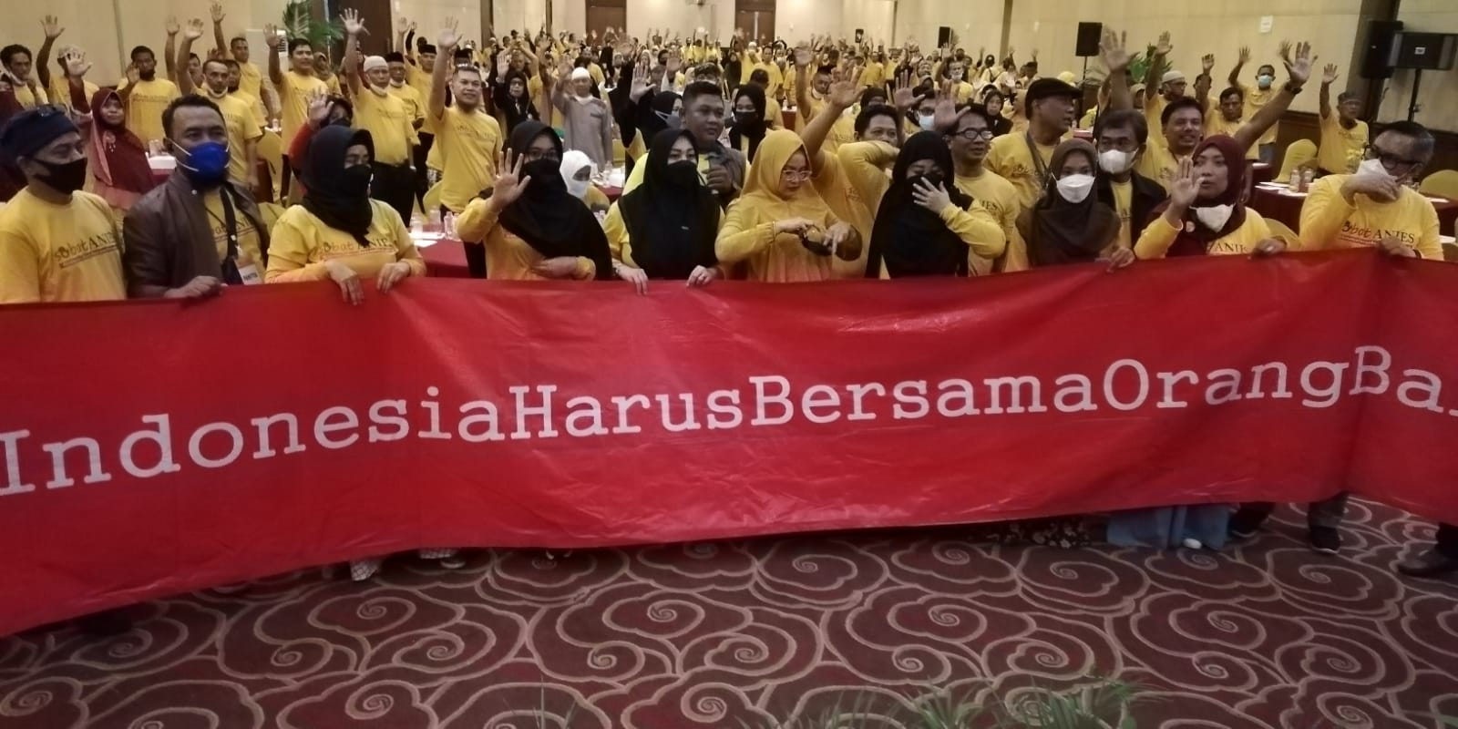 Ratusan relawan Anies Baswedan mendeklarasikan diri sebagai Sobat Anies di hotel Lor In Solo, Jawa Tengah, Minggu (12/12). (MP/Ismail)