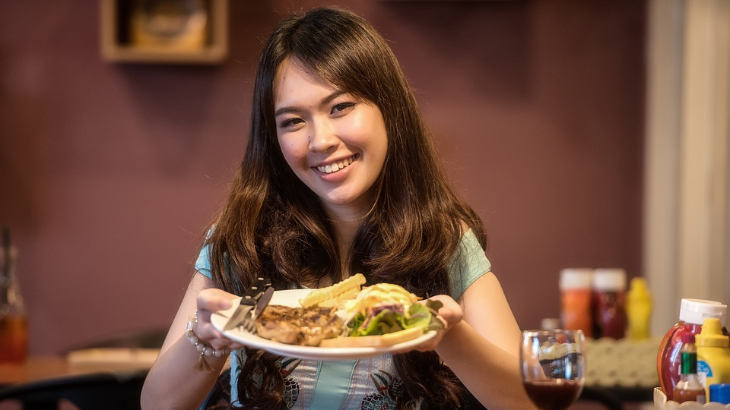 Hindari Kegiatan Ini Setelah Makan Jika Ingin Tetap Sehat