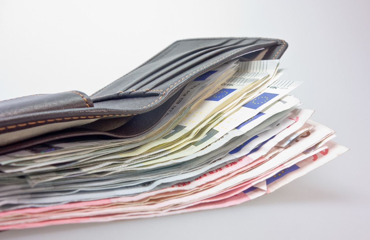 4 Alasan Mengapa Kamu Harus Punya Dompet Kulit