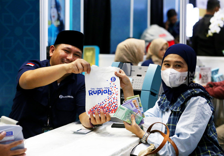Jelang Lebaran, Warga Antusias Tukar Uang Rupiah di Layanan Serambi Bank Indonesia di GBK