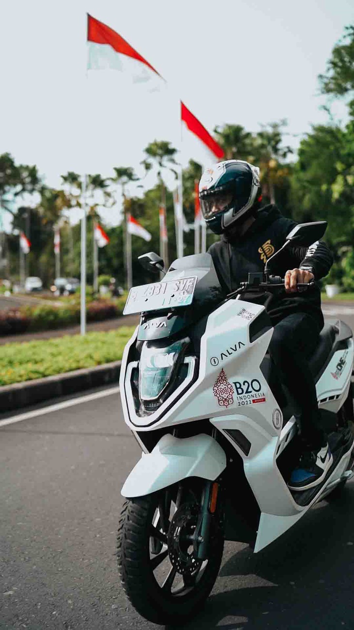ALVA Memenangi Kategori Elektrik Skutik di 'Otomotif Award 2023'