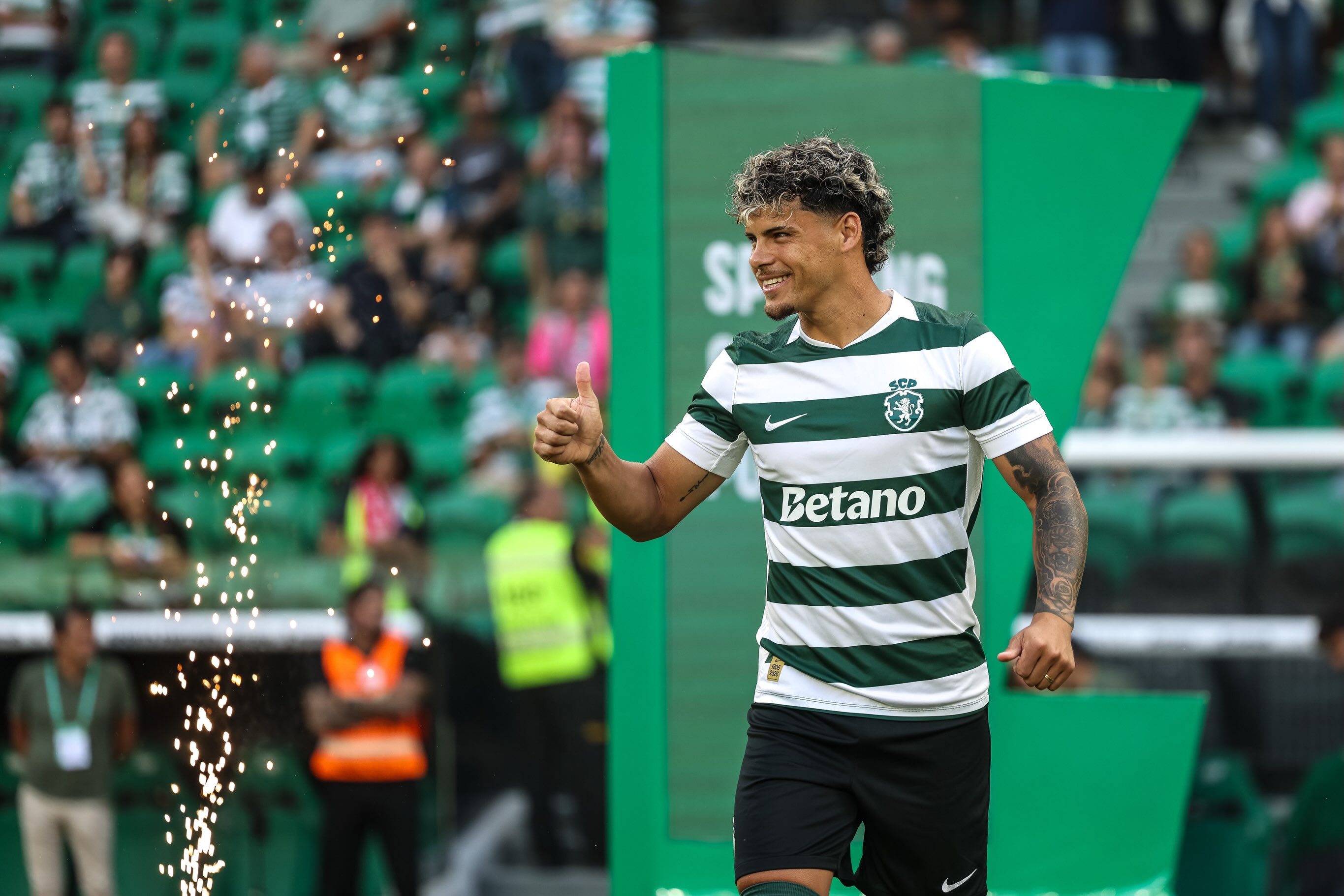 Arsenal dan Liverpool mau beli Maxi Araujo