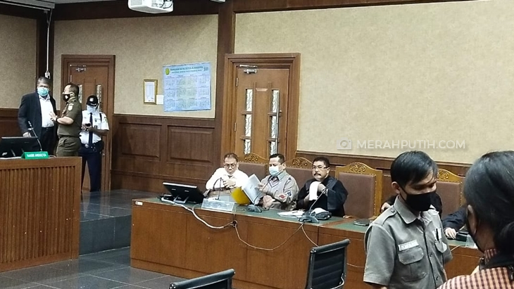 Sidang Mantan Kepala Divisi Hubungan Internasional (Kadiv Hubinter) Polri Irjen Napoleon Bonaparte atas kasus dugaan suap penghapusan red notice Djoko Tjandra di Pengadilan Negeri Jakarta Pusat, Senin (2/11). (Foto: MP/Ponco Sulaksono)